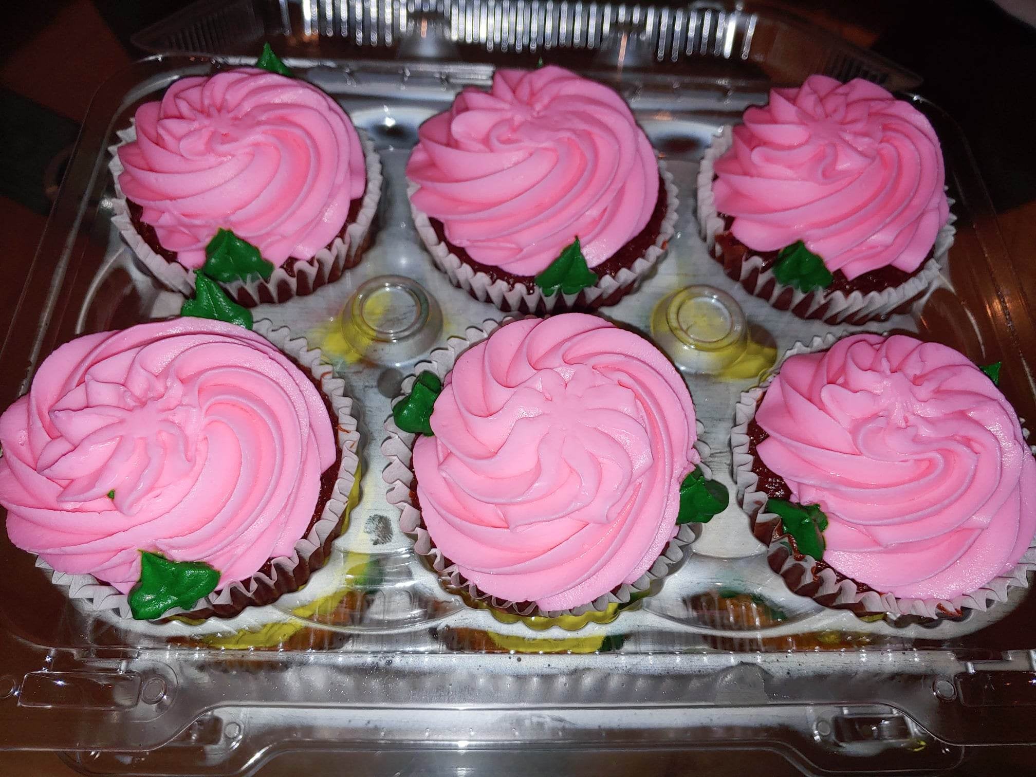 6 Jumbo Cupcakes | Zos Dessrts \u0026 More, image size:2016x1512
